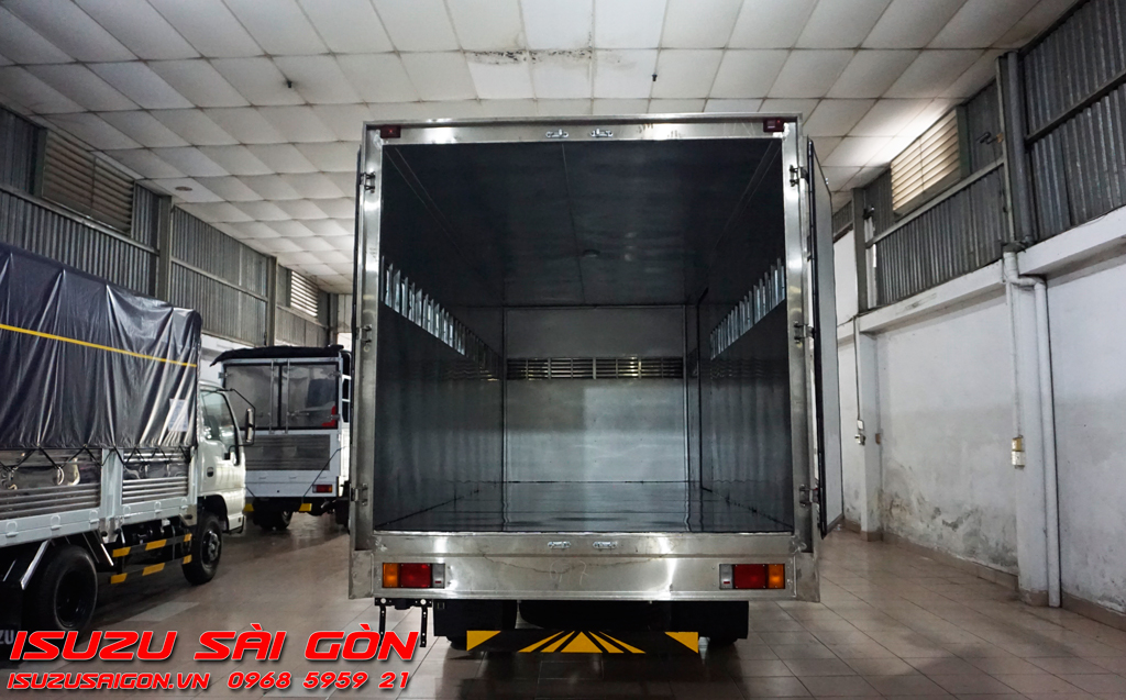 Xe Tải Isuzu 5 Tấn Thùng Kín 7
